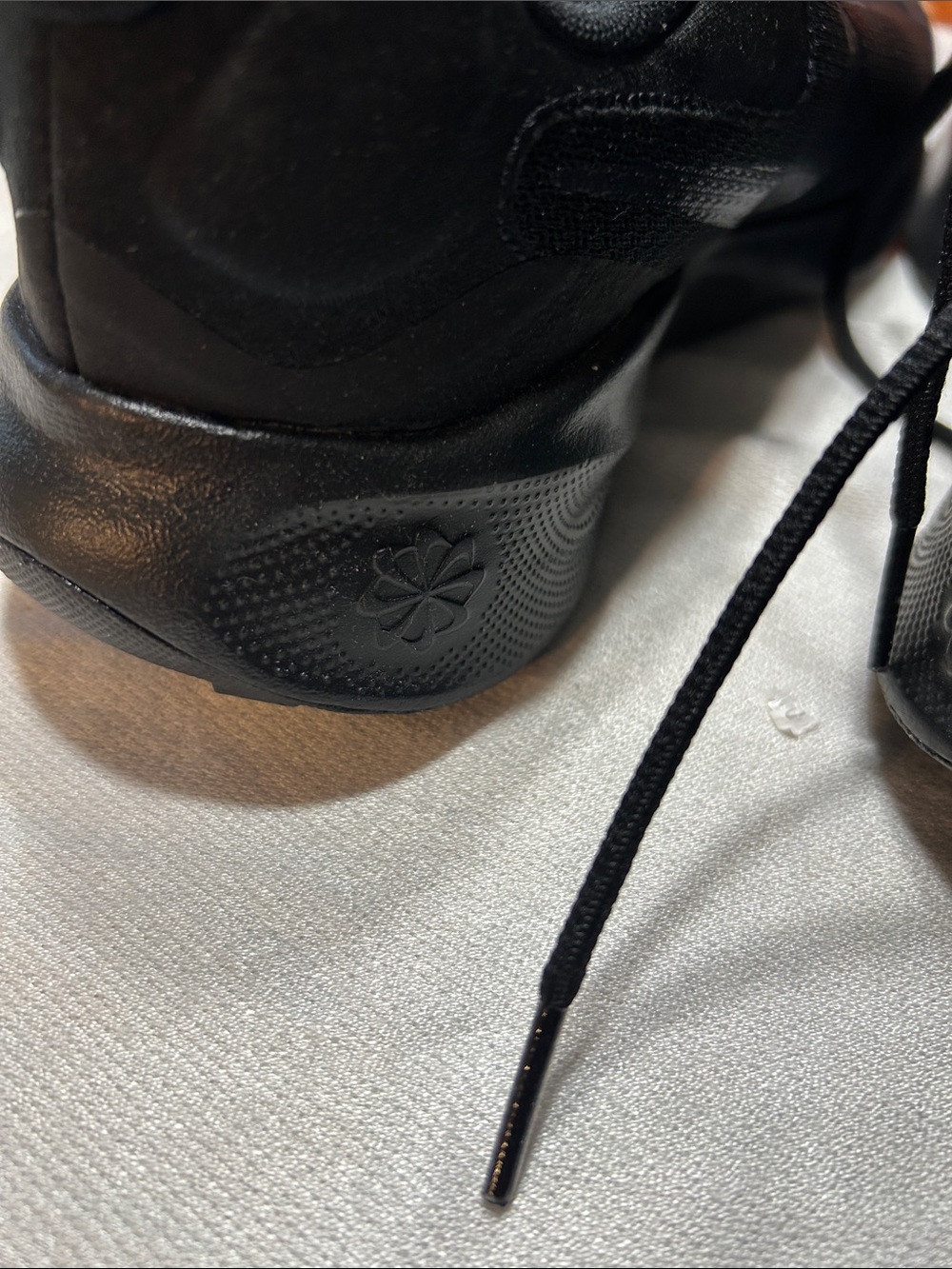 Nike Revolution New sneakers triple black- running - unisex 8.5 - Picture 5 of 10